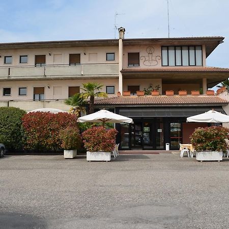 Hotel Pilotto 페스키에라델가르다 외부 사진