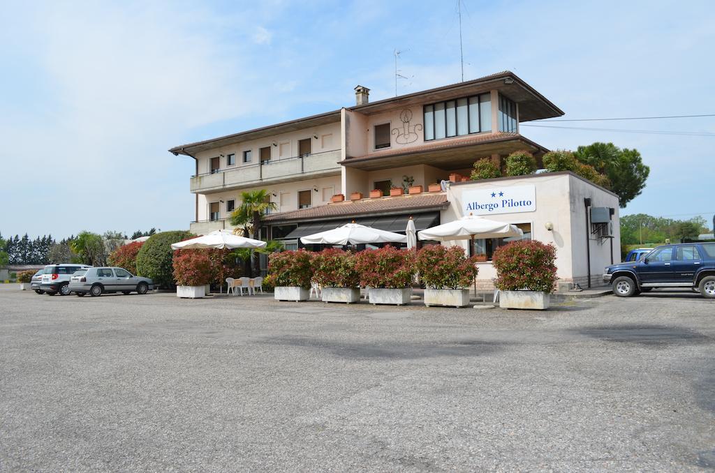 Hotel Pilotto 페스키에라델가르다 외부 사진