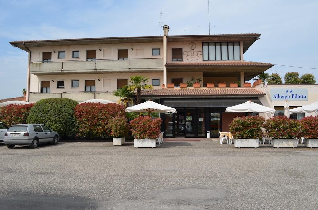 Hotel Pilotto 페스키에라델가르다 외부 사진