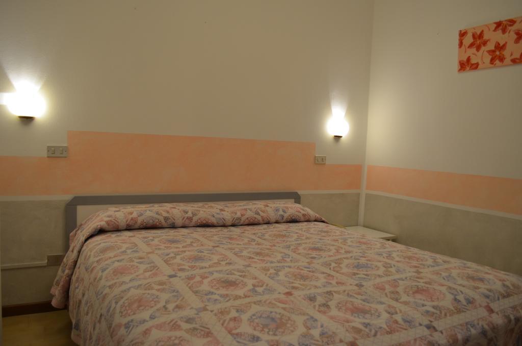 Hotel Pilotto 페스키에라델가르다 외부 사진