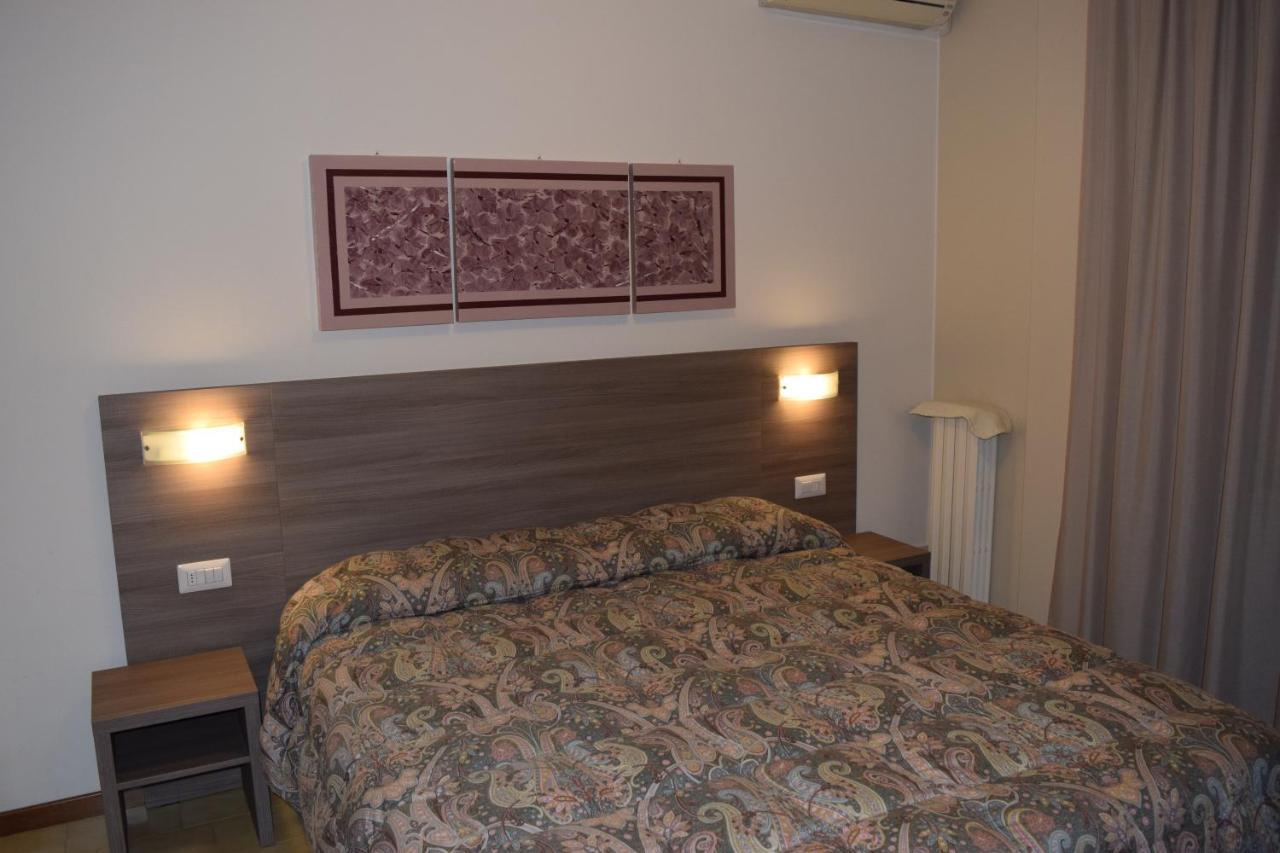 Hotel Pilotto 페스키에라델가르다 외부 사진