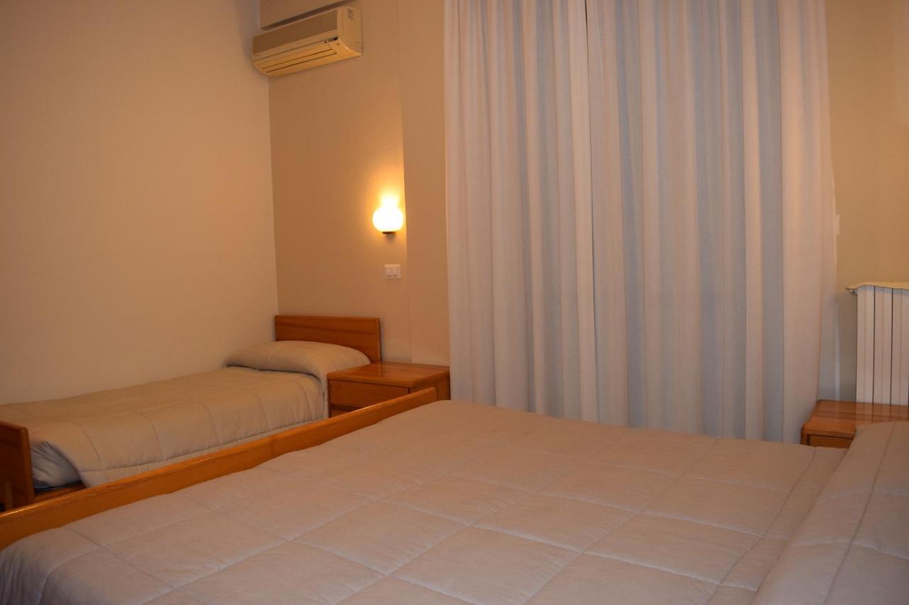 Hotel Pilotto 페스키에라델가르다 외부 사진