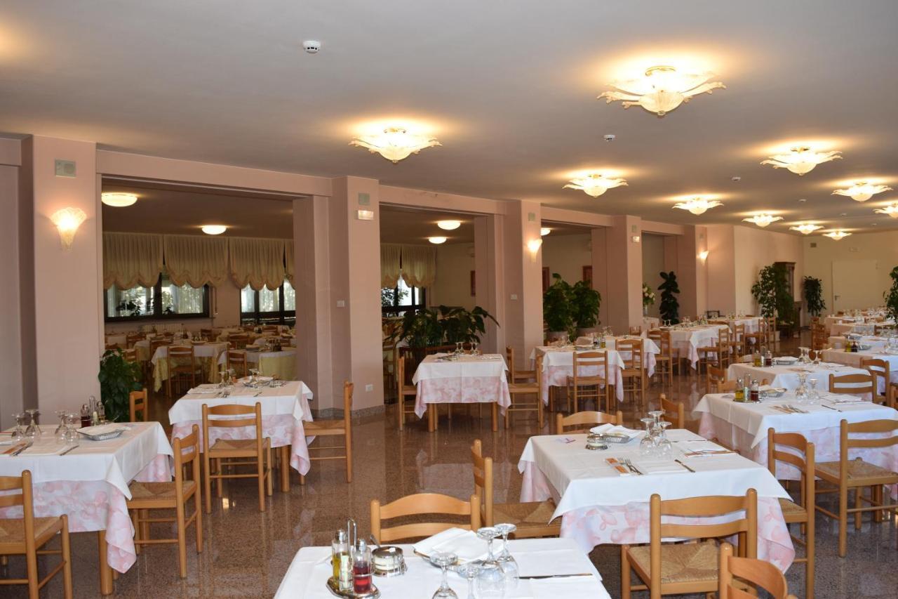 Hotel Pilotto 페스키에라델가르다 외부 사진